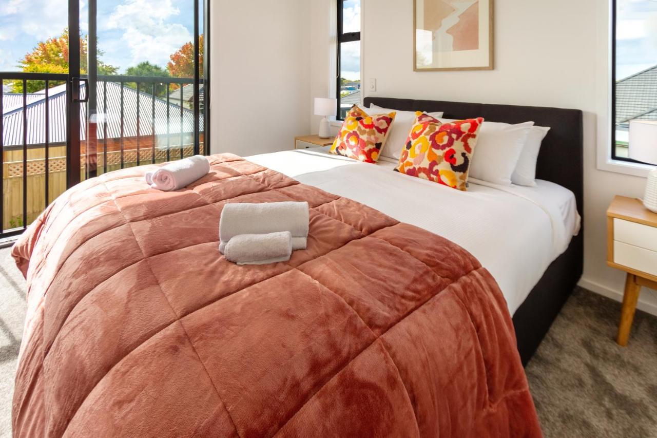 Riccarton 2 Bed 1 Bath W/Garage Apartment ไครสต์เชิร์ช ภายนอก รูปภาพ