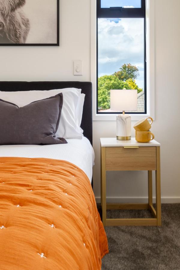 Riccarton 2 Bed 1 Bath W/Garage Apartment ไครสต์เชิร์ช ภายนอก รูปภาพ