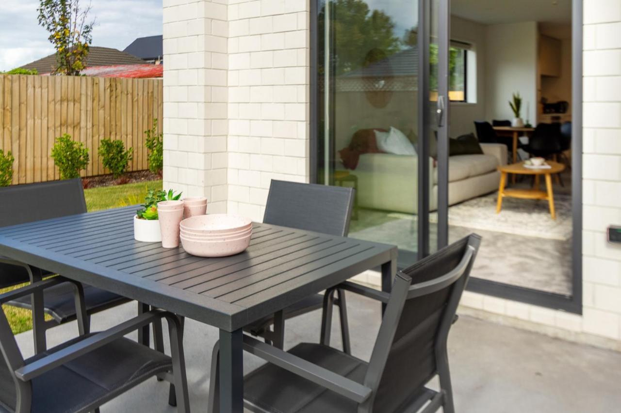 Riccarton 2 Bed 1 Bath W/Garage Apartment ไครสต์เชิร์ช ภายนอก รูปภาพ
