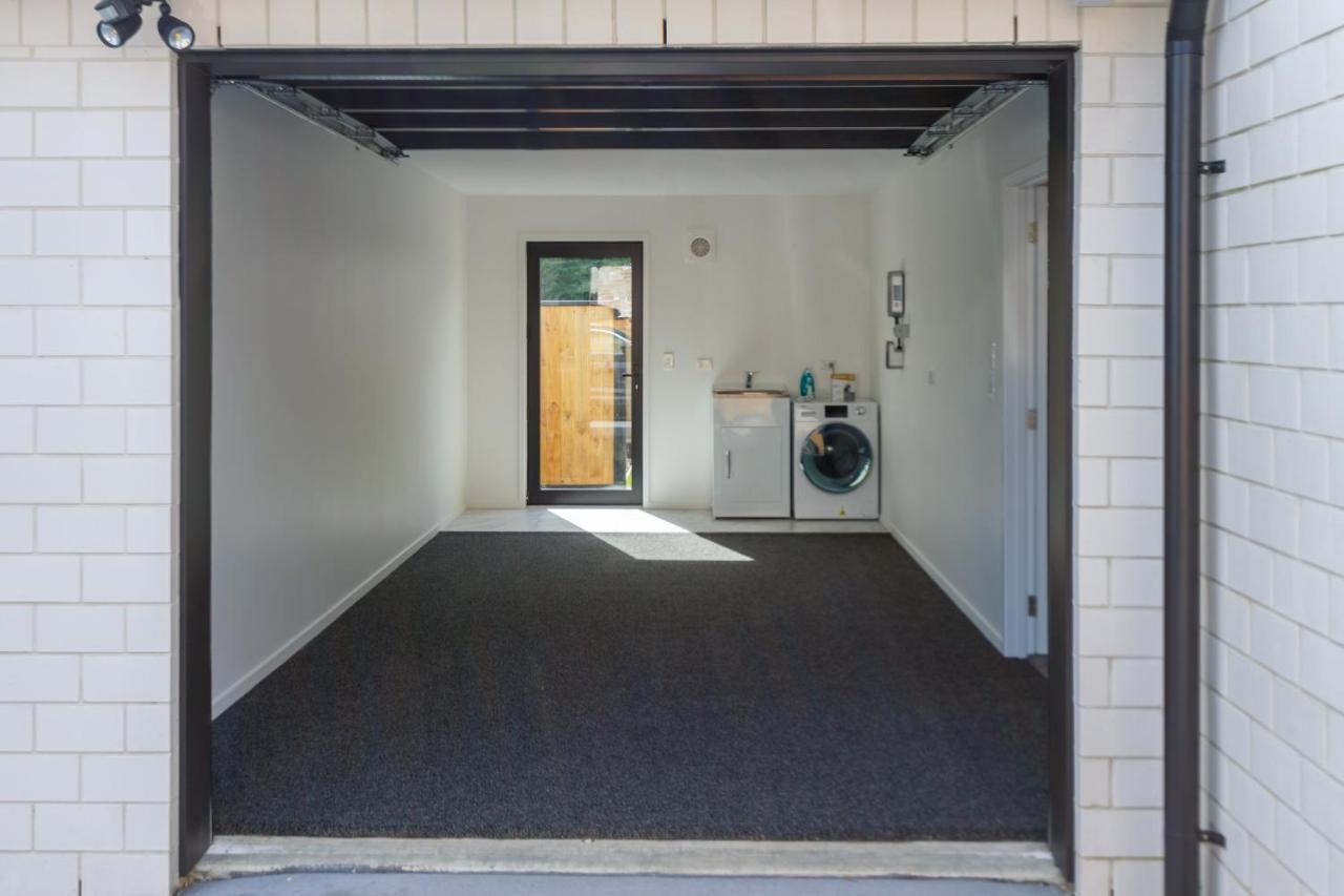 Riccarton 2 Bed 1 Bath W/Garage Apartment ไครสต์เชิร์ช ภายนอก รูปภาพ